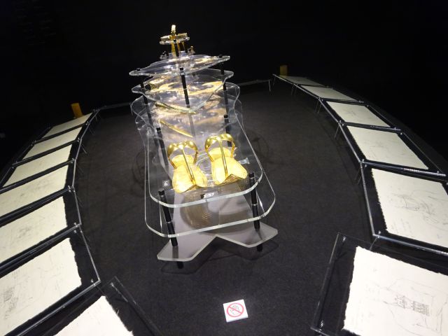 横浜みなとみらい・ツタンカーメンミュージアム「MYSTERY OF TUTANKHAMEN」の展示品（ハワード・カーター氏の素描とツタンカーメンの装飾品