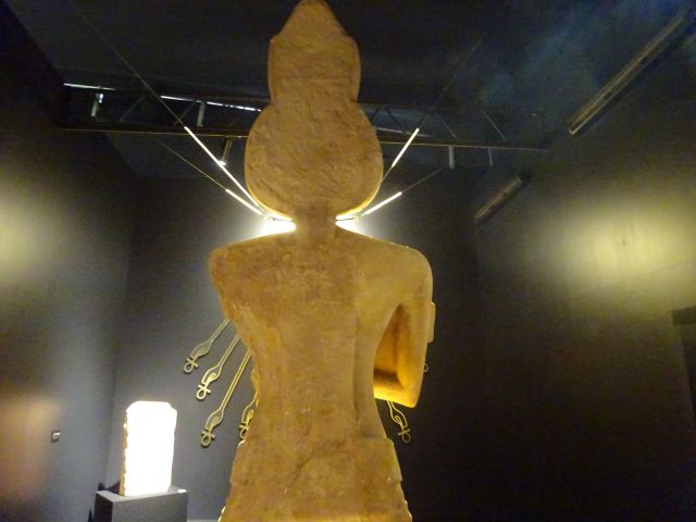 横浜みなとみらい・ツタンカーメンミュージアム「MYSTERY OF TUTANKHAMEN」の展示品（古代エジプトの太陽神のフロア）