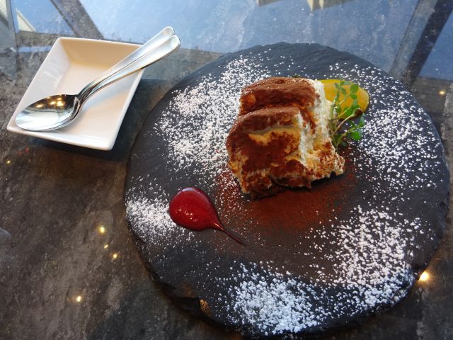 横浜市役所ラクシスフロントのイタリアンレストラン「LITORANEO（リトラーネオ）」で注文したパスタランチのデザート「ティラミス」