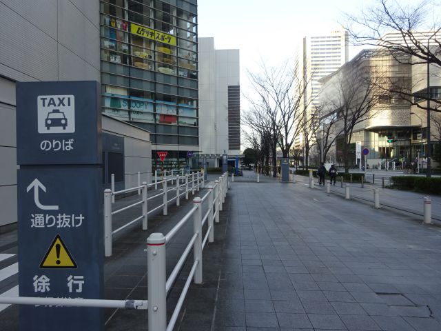 みなとみらい線「みなとみらい駅」前にあるタクシー乗り場の様子