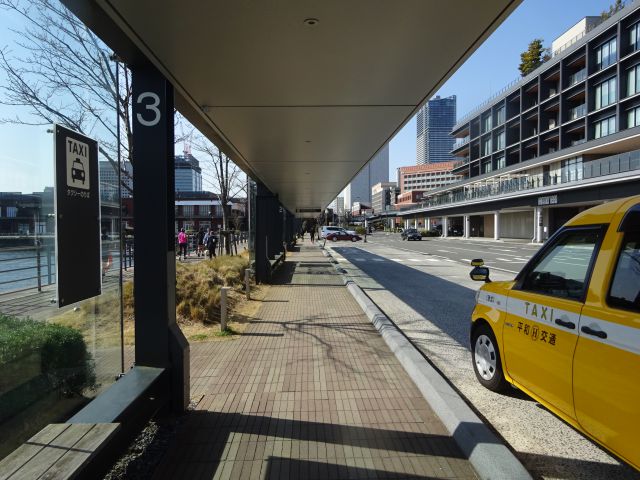 横浜ハンマーヘッドのタクシー乗り場と周辺の様子