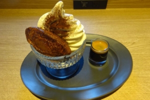 みなとみらい「UNI COFFEE ROASTERY横浜赤レンガ倉庫店」で注文した横浜赤レンガ倉庫限定ハーバーアフォガート