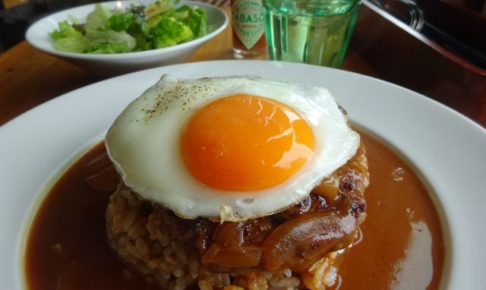 横浜ベイクォーター「アロハテーブル」で注文したセットの「プレミアム・ロコモコ」のアップ