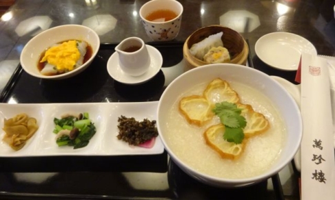 横浜中華街「萬珍樓點心舗」で注文した「白粥と彩り点心セット」