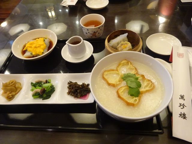 横浜中華街「萬珍樓點心舗」で注文した「白粥と彩り点心セット」