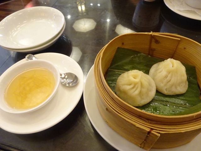横浜中華街「萬珍樓點心舗」で注文した「小籠包」
