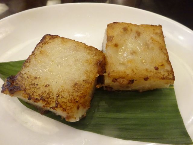 横浜中華街「萬珍樓點心舗」で注文した「大根餅」