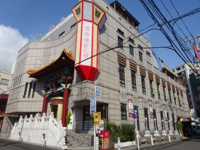 横浜中華街「萬珍樓點心舗」の外観（全体の様子）