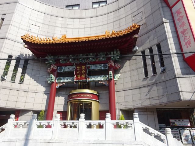 横浜中華街「萬珍樓點心舗」の外観（お店の正面）