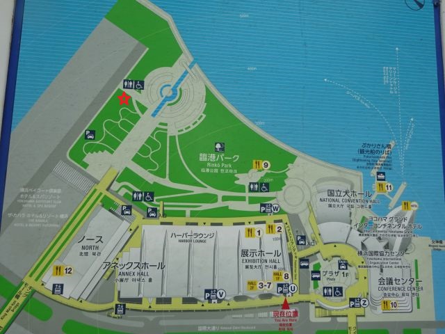 横浜みなとみらい臨港パークとパシイフィコ横浜の地図（「I'm donut ?」の店舗があるティンバーワーフの場所に赤い☆印を付けている）