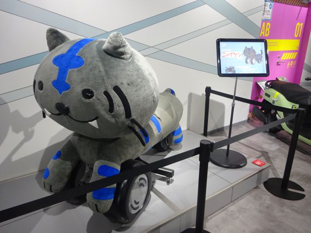 横浜みなとみらい・ヤマハ発動機「Yamaha E-Ride Base」に展示されているニャイケン