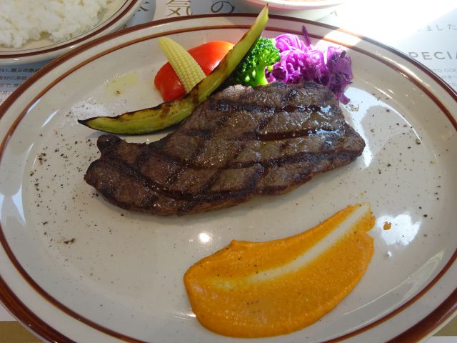 横浜みなとみらい「Aging Beef＆Specialty coffee THE三本」で注文した黒毛和牛のステーキランチ