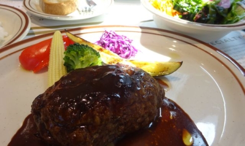 横浜みなとみらい「Aging Beef＆Specialty coffee THE三本」で注文した黒毛和牛のハンバーグランチ