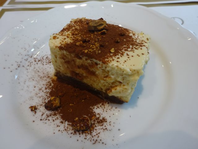 横浜みなとみらい「Aging Beef＆Specialty coffee THE三本」で注文したティラミス