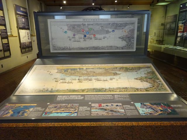 「横浜開港資料館」展示室1の様子（横浜開港場の絵地図）
