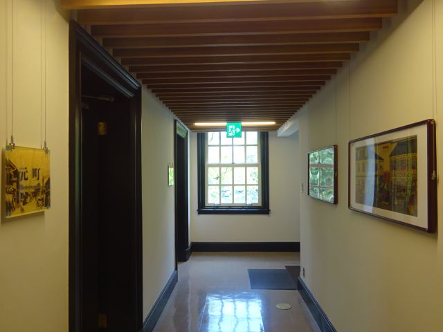 「横浜開港資料館」旧館展示室の廊下