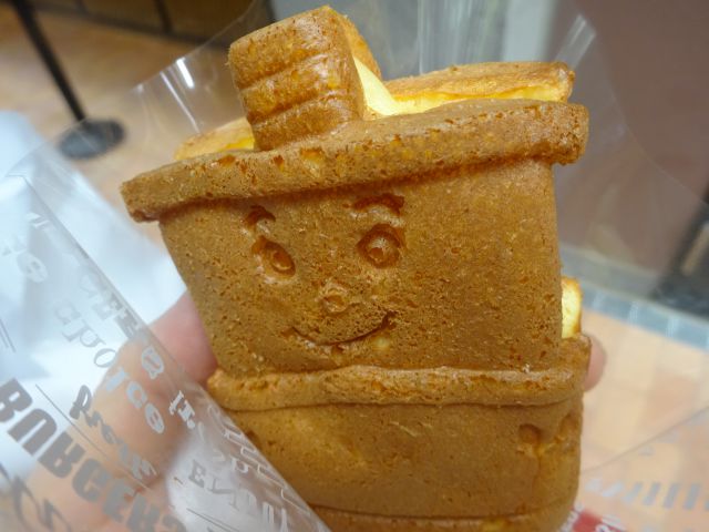 BASEGATE横浜関内「横濱ハーバースタジアム」で購入した「ハーバーくんサンド」