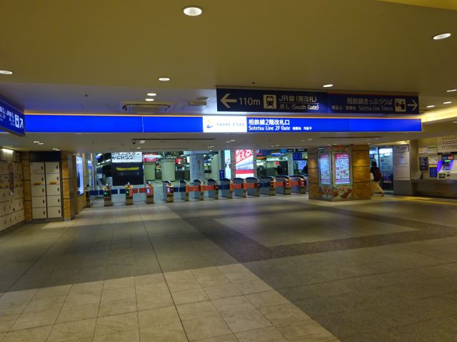 相鉄線「横浜駅」の2階改札口の様子（改札外から見た2階改札口）