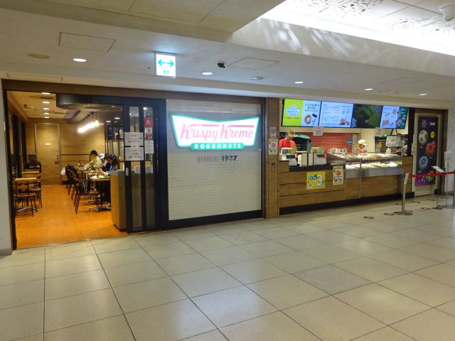 横浜駅西口「クリスピー・クリーム・ドーナツ横浜ジョイナス店」の外観