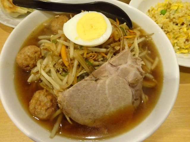 横浜駅西口五番街「龍王」で注文した龍王ラーメン