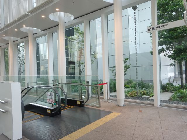 桜木町駅～馬車道駅徒歩ルート（横浜市役所1階アトリウムにある馬車道駅への連絡口）