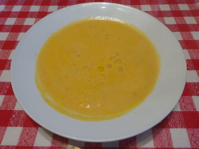 横浜・福富町「イタリーノ」で注文したトマトスープ（ポタージュ）