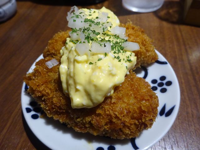 桜木町「SEAFOOD STAND PACIOREK HANATARE野毛店」で注文した、牡蠣フライ