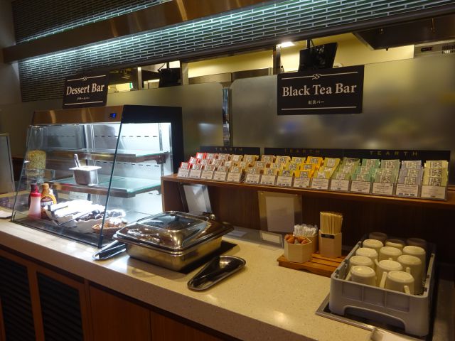 横浜みなとみらい「シズラーランドマークプラザ店」の紅茶コーナーの様子