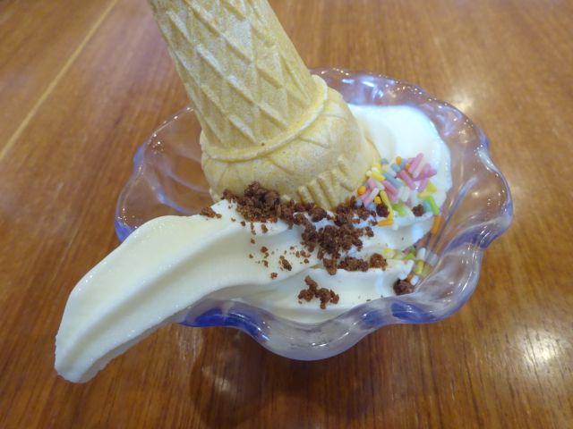 横浜みなとみらい「シズラーランドマークプラザ店」のソフトクリーム