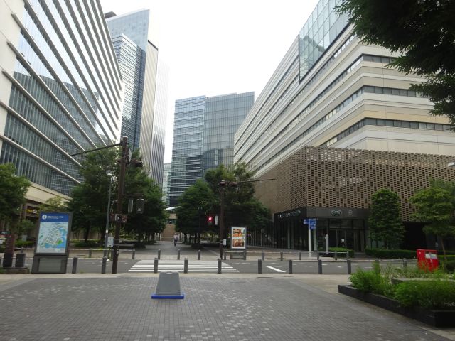 横浜みなとみらい「グランモール公園」信号とグランモール公園
