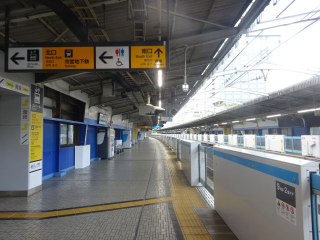 JR「関内駅」ホームの様子