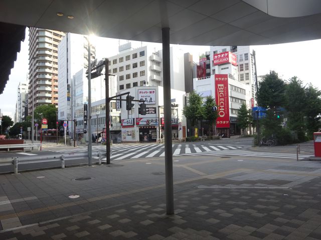 JR「関内駅」の北口から見た馬車道方面の景色
