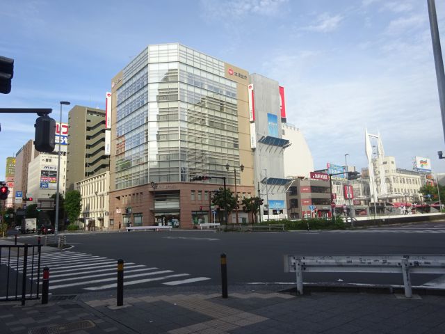 JR「関内駅」の北口から見た伊勢佐木町方面の景色