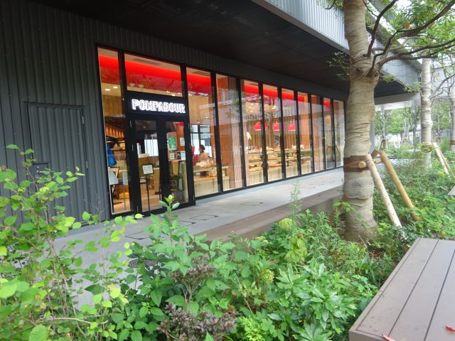 「ポンパドウルBASEGATE横浜関内店」の外観