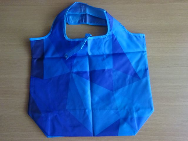 「ポンパドウルBASEGATE横浜関内店」で購入した限定エコバッグ(横浜DeNAベイスターズ・くいしんぼうのDB.スターマン)の裏側