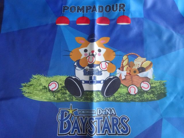 「ポンパドウルBASEGATE横浜関内店」で購入した限定エコバッグ（横浜DeNAベイスターズ・くいしんぼうのDB.スターマン）の絵柄アップ