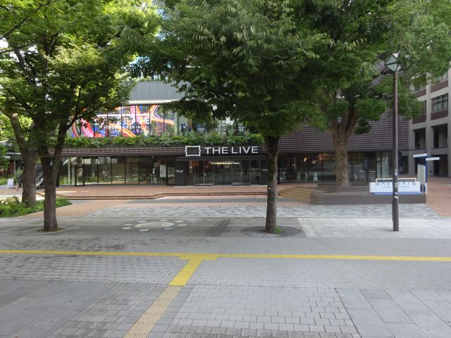 JR「関内駅」の北口から見た横浜スタジアム方面の景色（ベースゲート横浜関内が目の前）