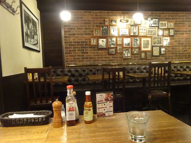 横浜元町「WINE HALL 元町倶楽部」店内の様子