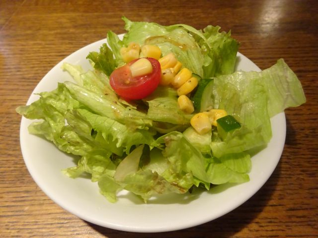 横浜元町「WINE HALL 元町倶楽部」で注文したランチセットのサラダ