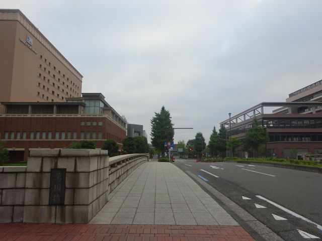 馬車道駅～横浜ハンマーヘッドの行き方（万国橋と周辺の景色）