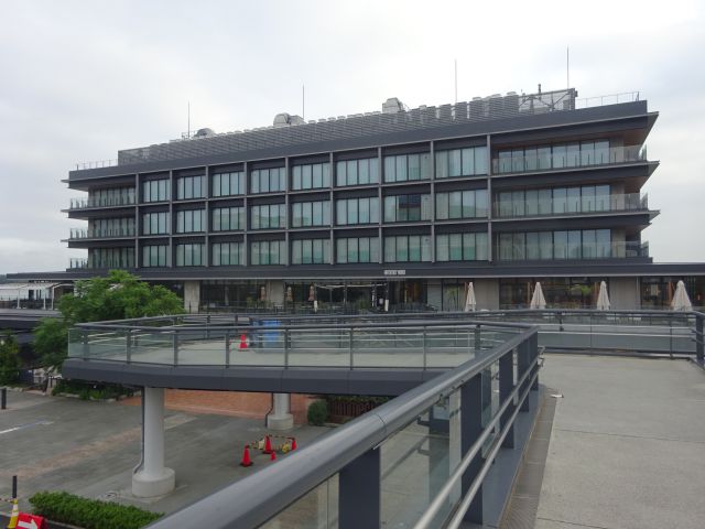 馬車道駅～横浜ハンマーヘッドの行き方（ハンマーヘッドウォークと横浜ハンマーヘッド）