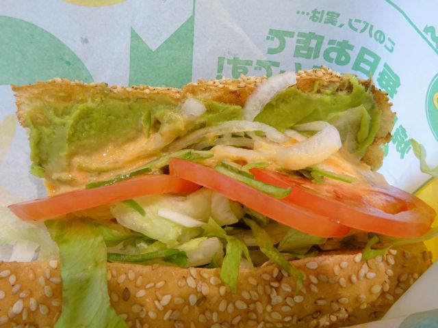 「サブウェイ横浜ベイサイド本店」で注文したアボカドベジーサンドのアップ
