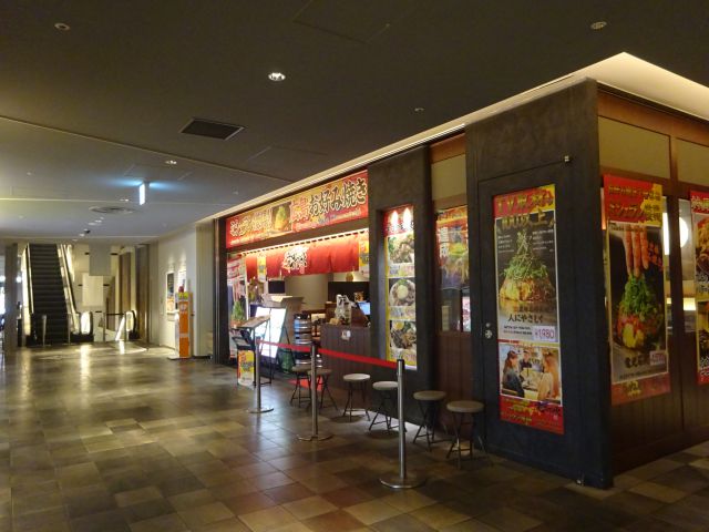 桜木町・コレットマーレ「電光石火横浜みなとみらい店」の外観と周辺の様子