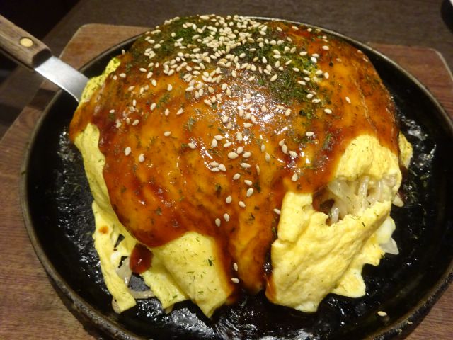 桜木町・コレットマーレ「電光石火横浜みなとみらい店」で注文したお好み焼き（たっぷりチーズ）