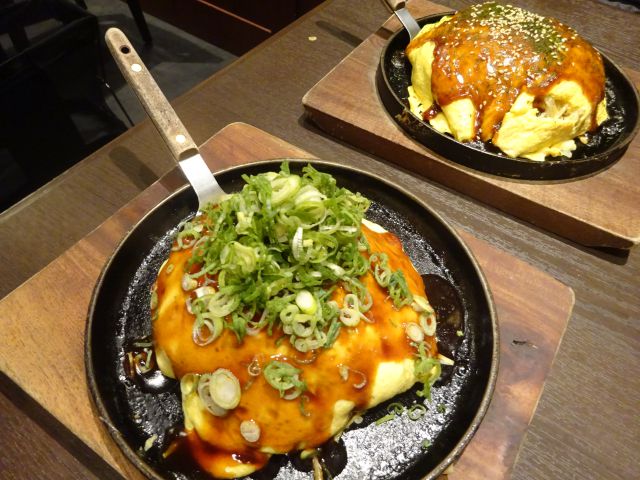 桜木町・コレットマーレ「電光石火横浜みなとみらい店」で注文したお好み焼き(電光石火とたっぷりチーズ)