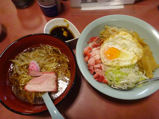 横浜「酔来軒」で注文した酔来丼と小ラーメン