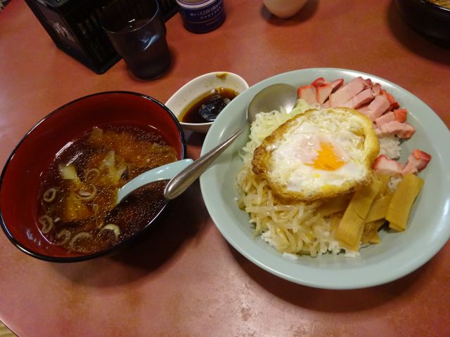 横浜「酔来軒」で注文した酔来丼と小ワンタン