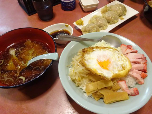 横浜「酔来軒」で注文した酔来丼と小ワンタン、椎茸しゅうまい
