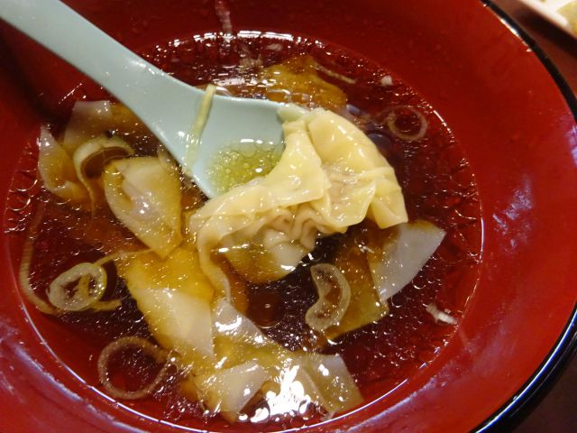 横浜「酔来軒」で注文した酔来丼のセットメニューの小ワンタン