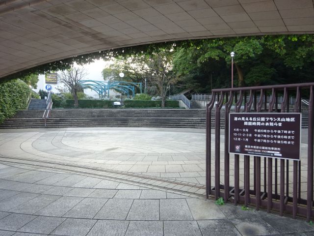 港の見える丘公園」最寄り駅からの徒歩ルート（港の見える丘公園・フランス山地区の入口と開園時間の案内）